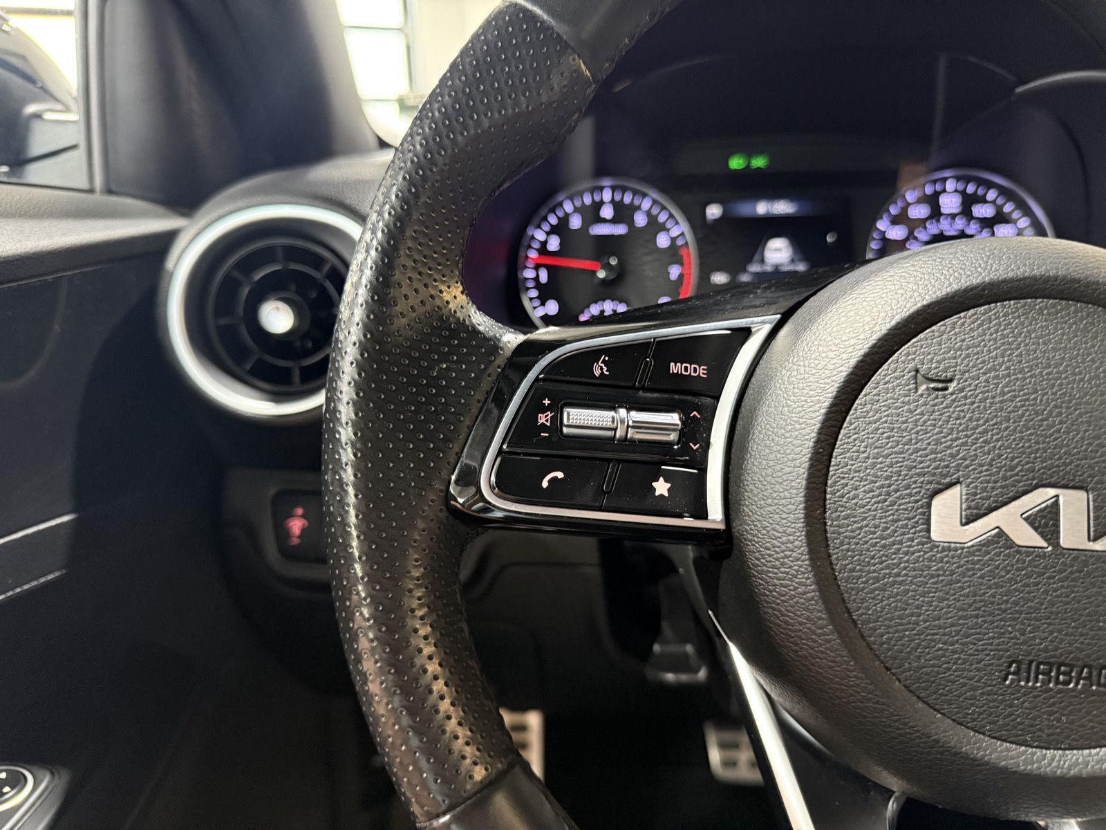 Vehicle photo 13