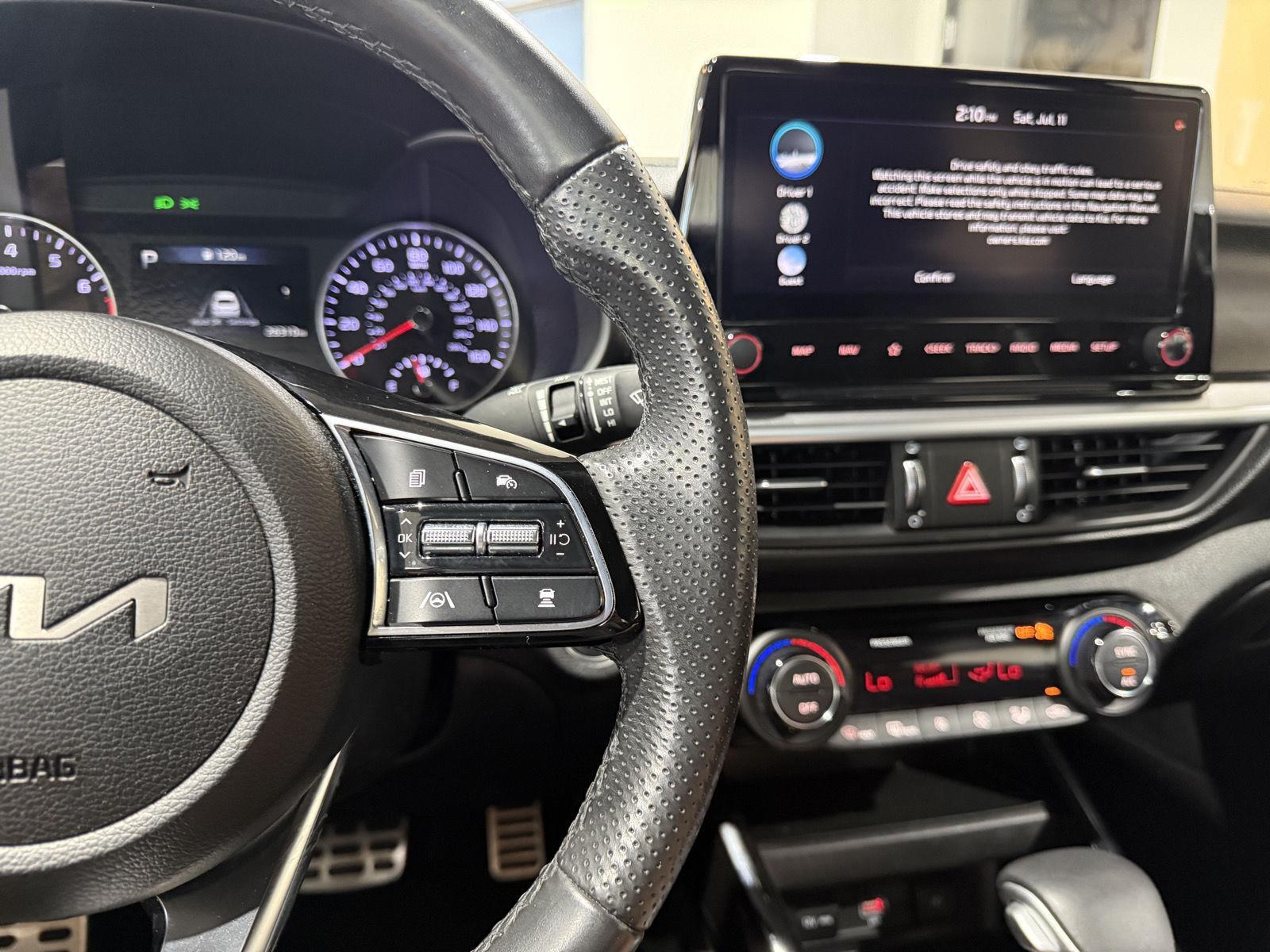 Vehicle photo 14