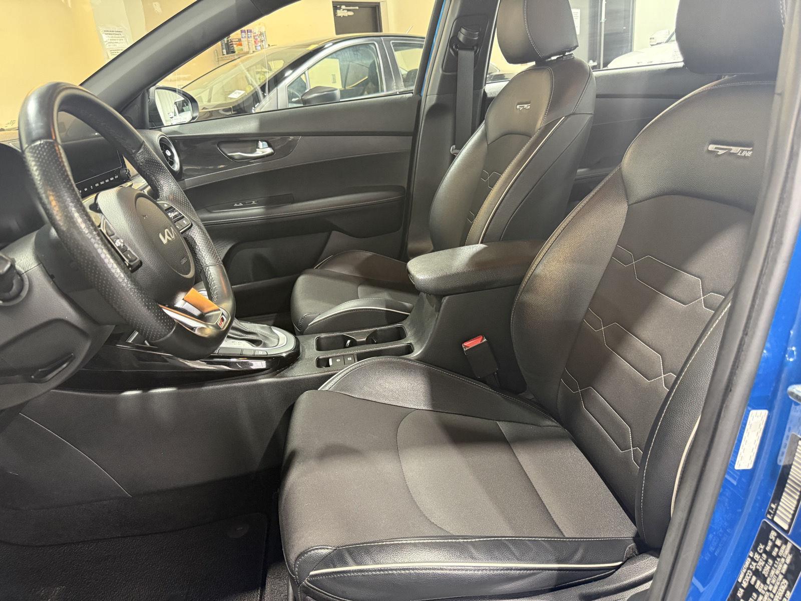 Vehicle photo 17
