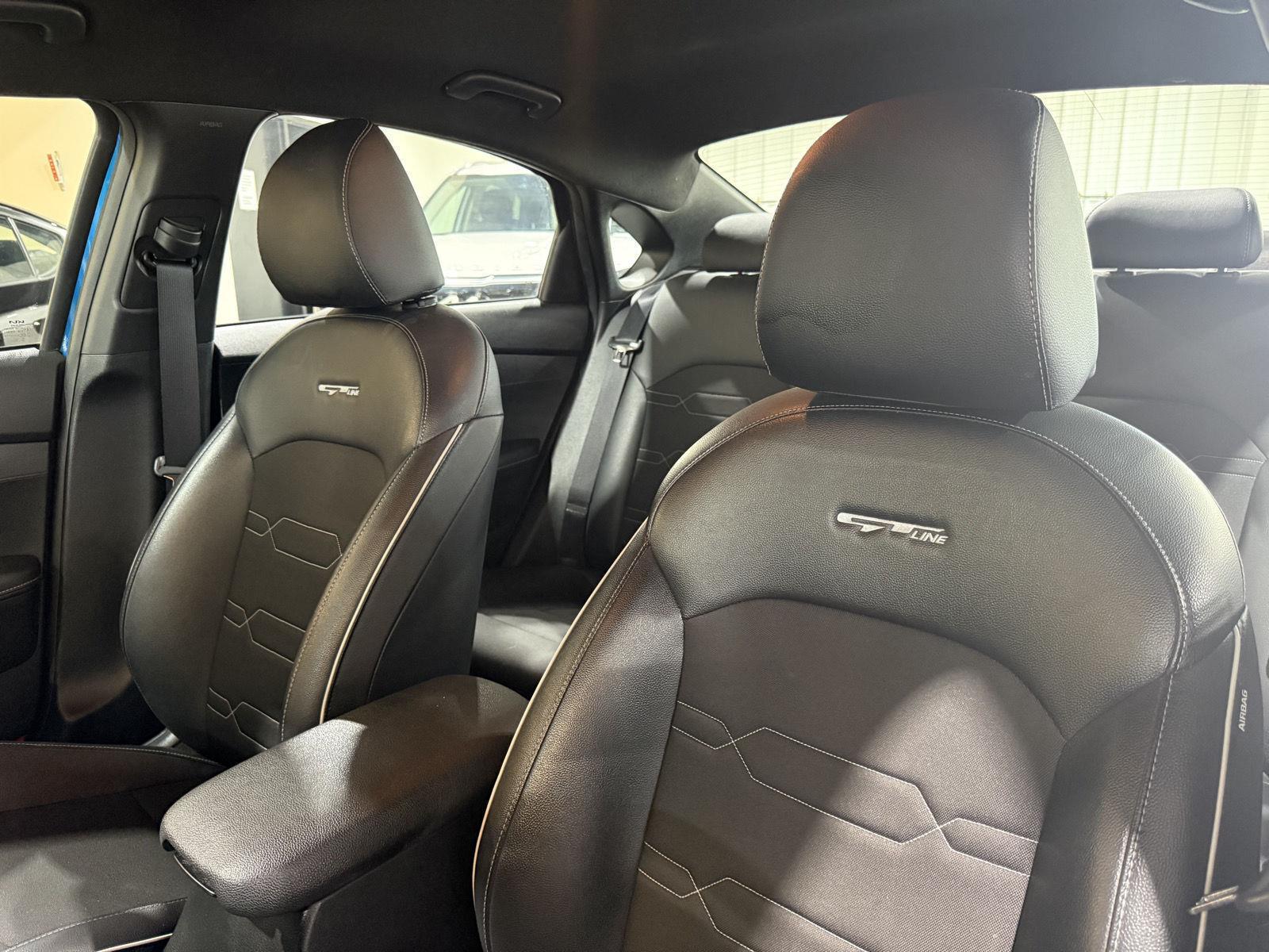 Vehicle photo 18