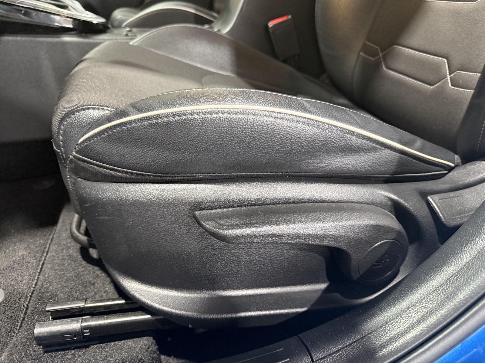 Vehicle photo 19