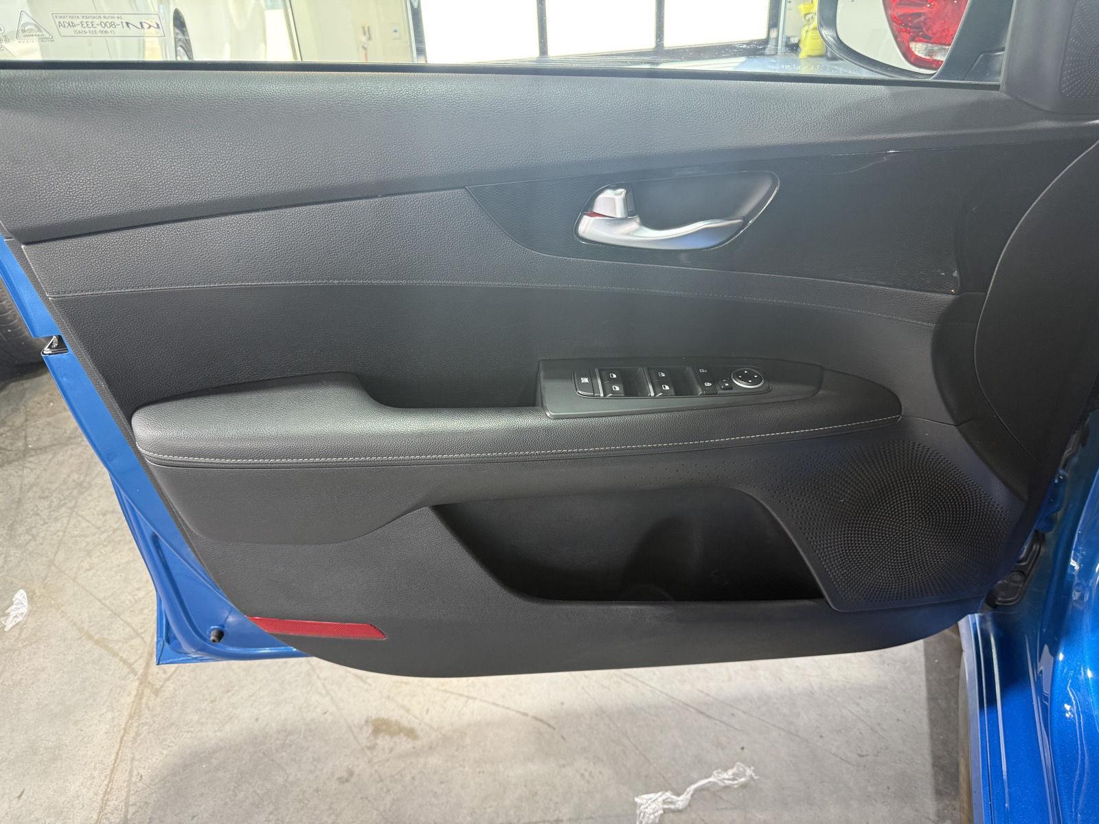Vehicle photo 20