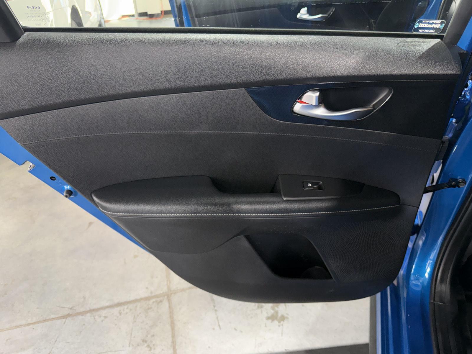 Vehicle photo 22