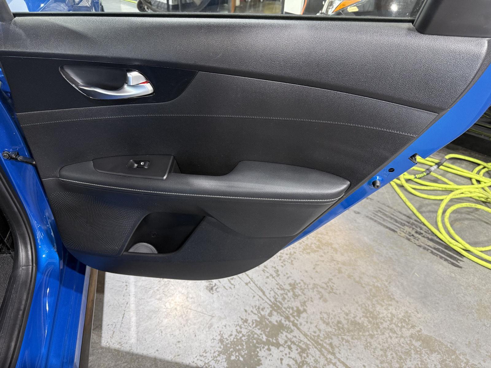 Vehicle photo 24
