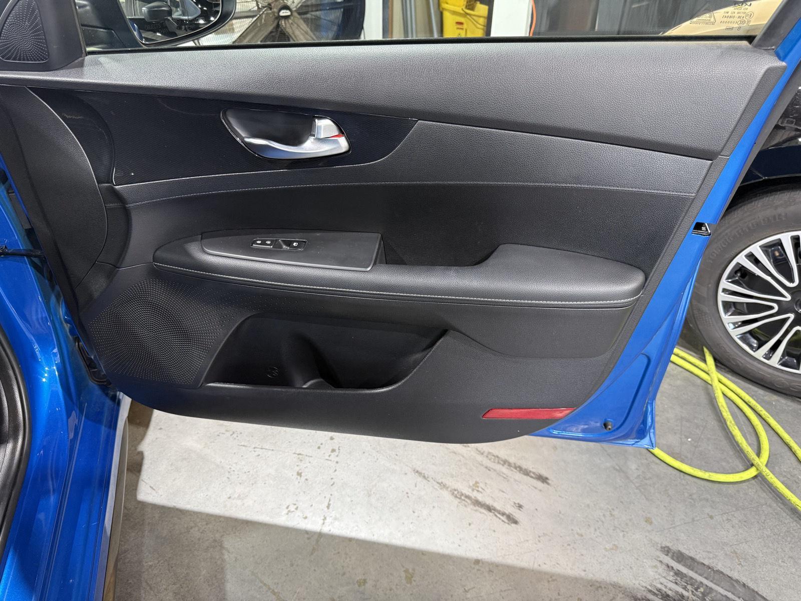 Vehicle photo 25
