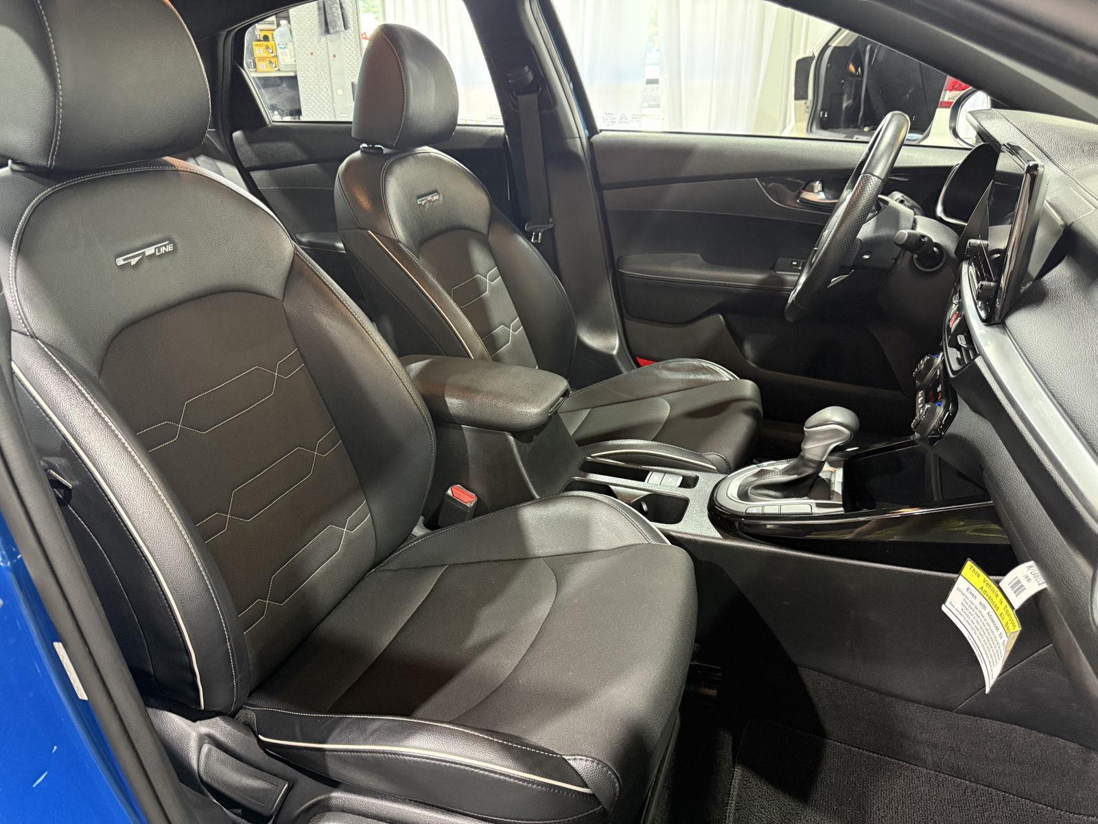 Vehicle photo 26