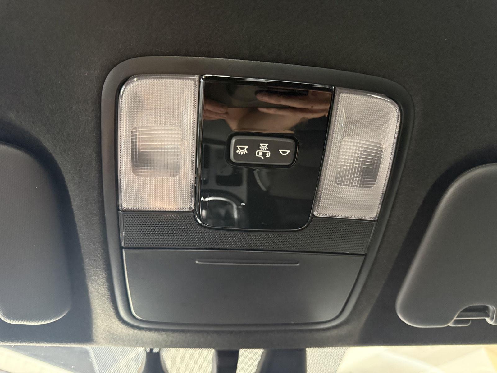 Vehicle photo 27