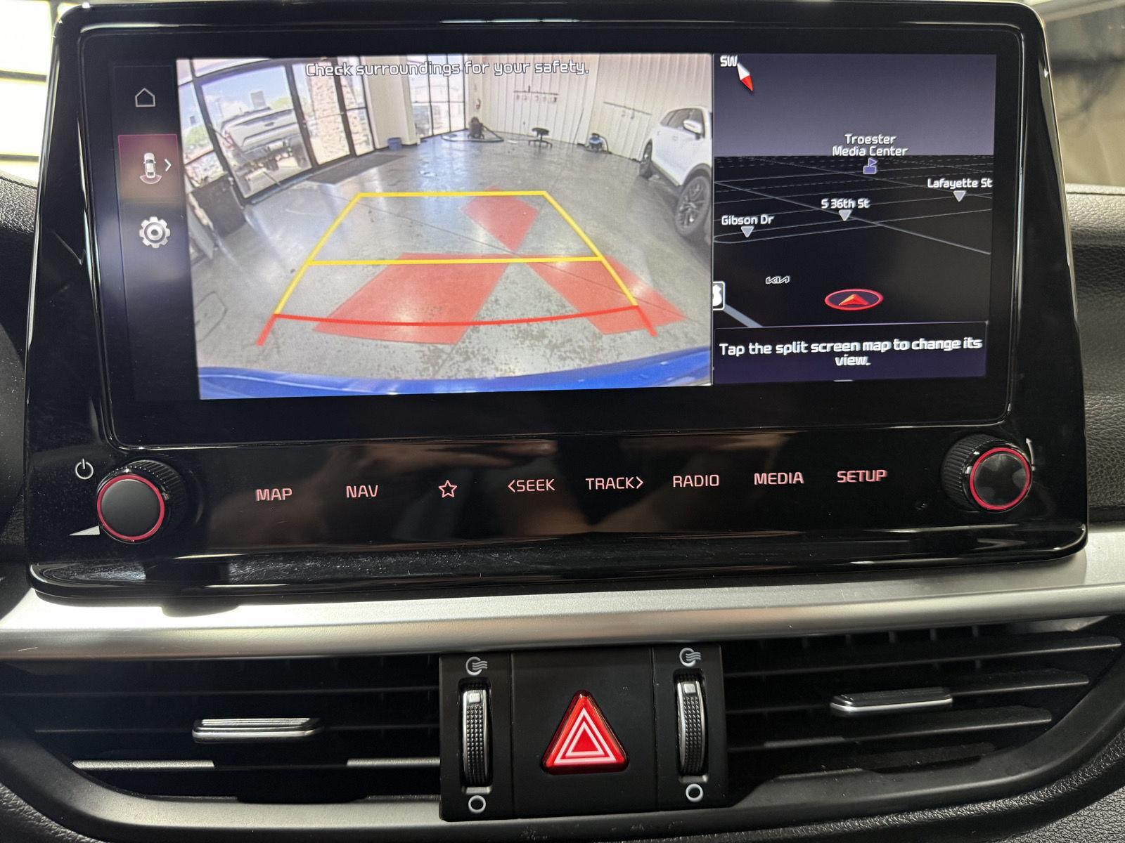 Vehicle photo 30