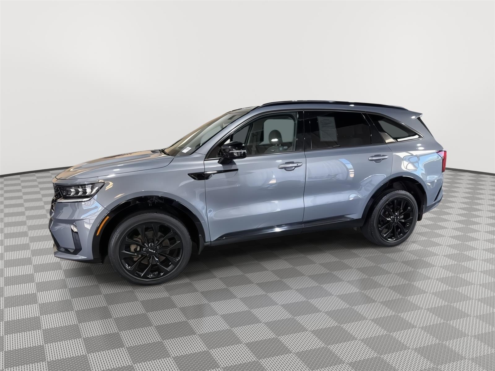 Vehicle photo 2