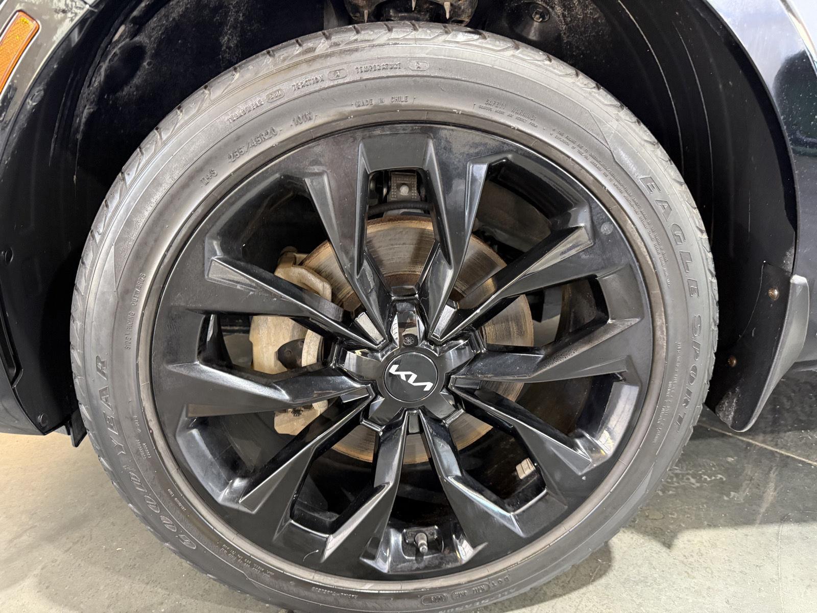 Vehicle photo 10