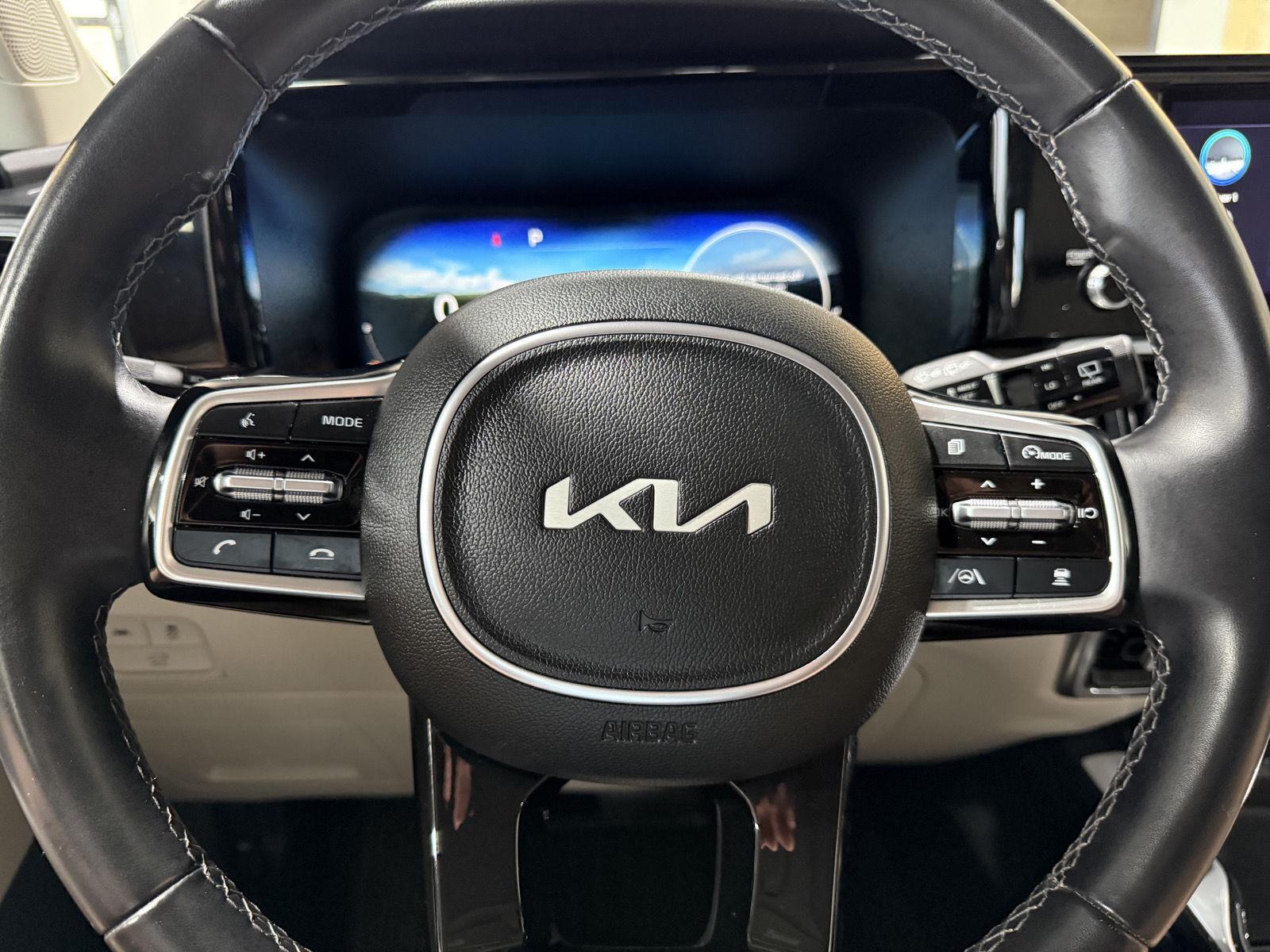 Vehicle photo 12