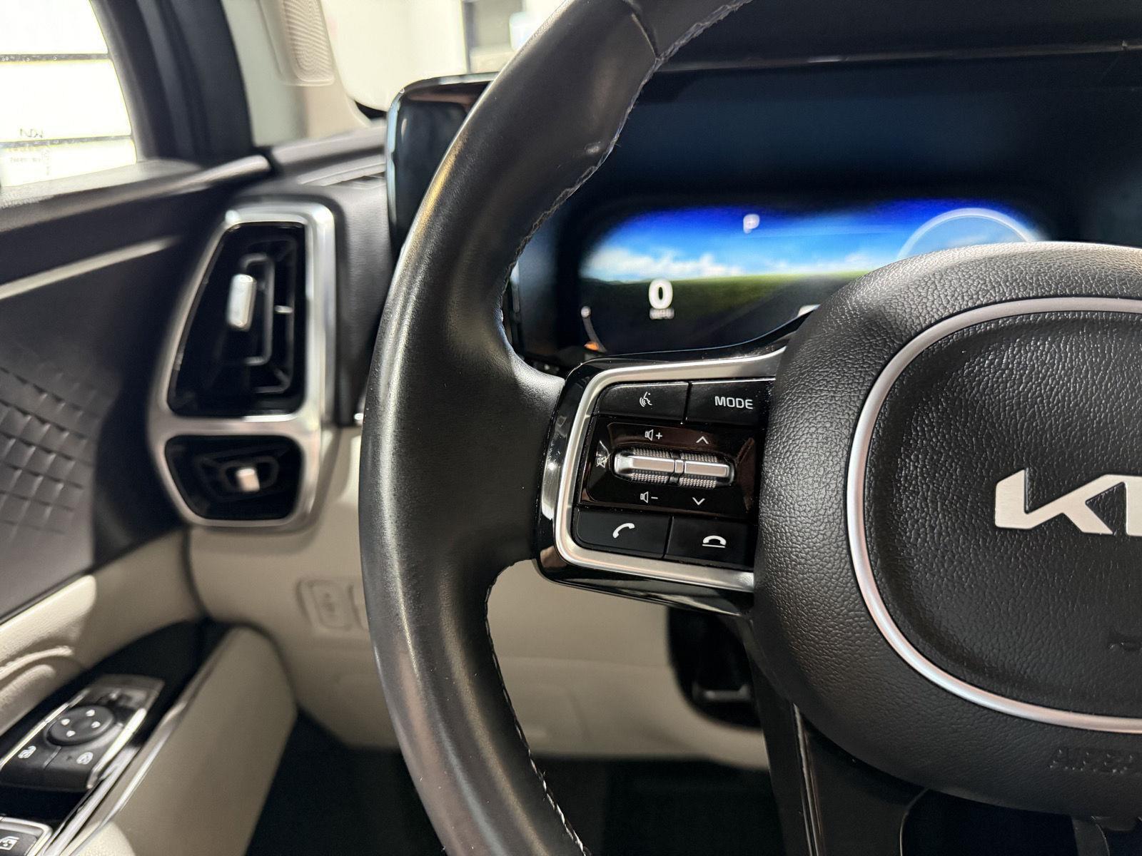 Vehicle photo 13