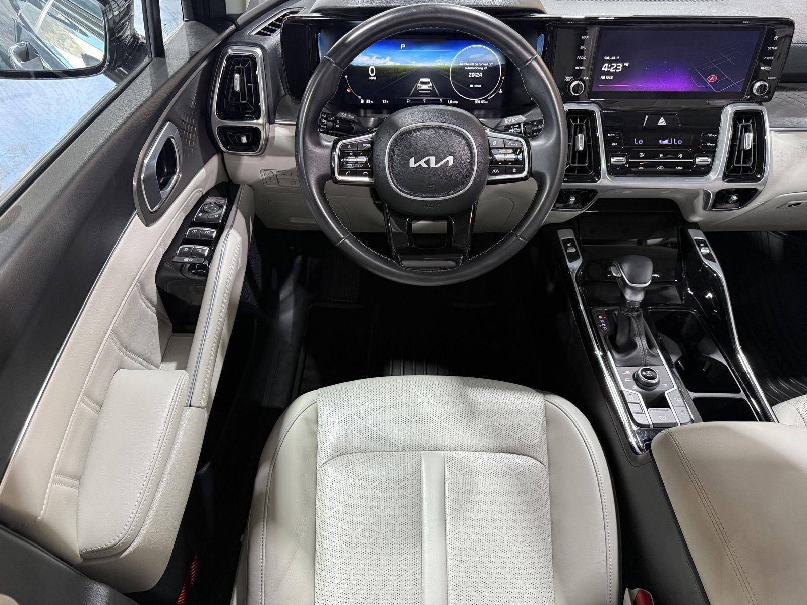 Vehicle photo 16