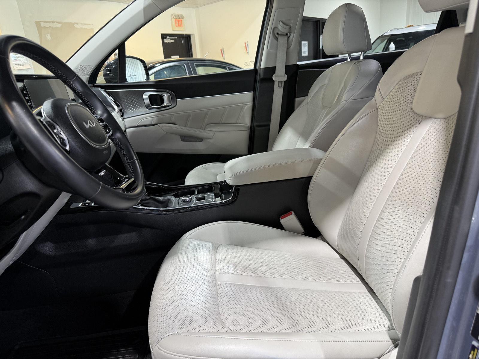 Vehicle photo 17