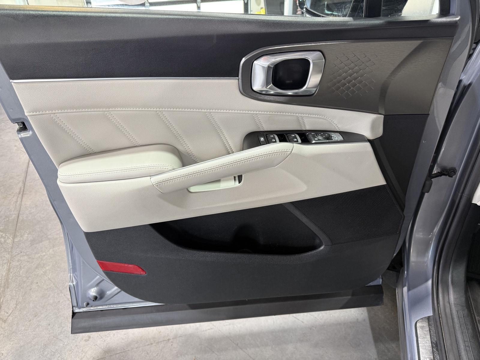 Vehicle photo 20