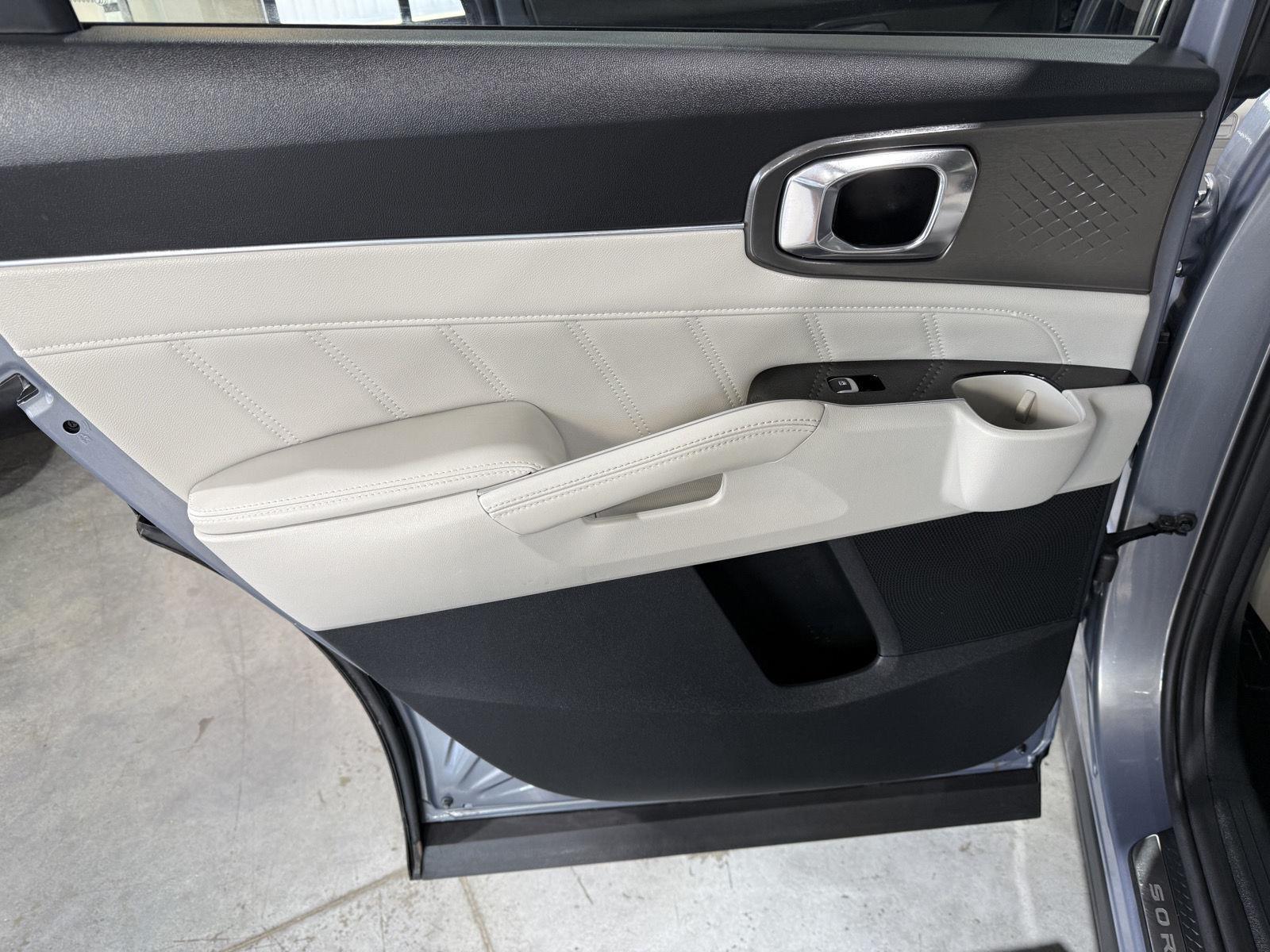 Vehicle photo 22