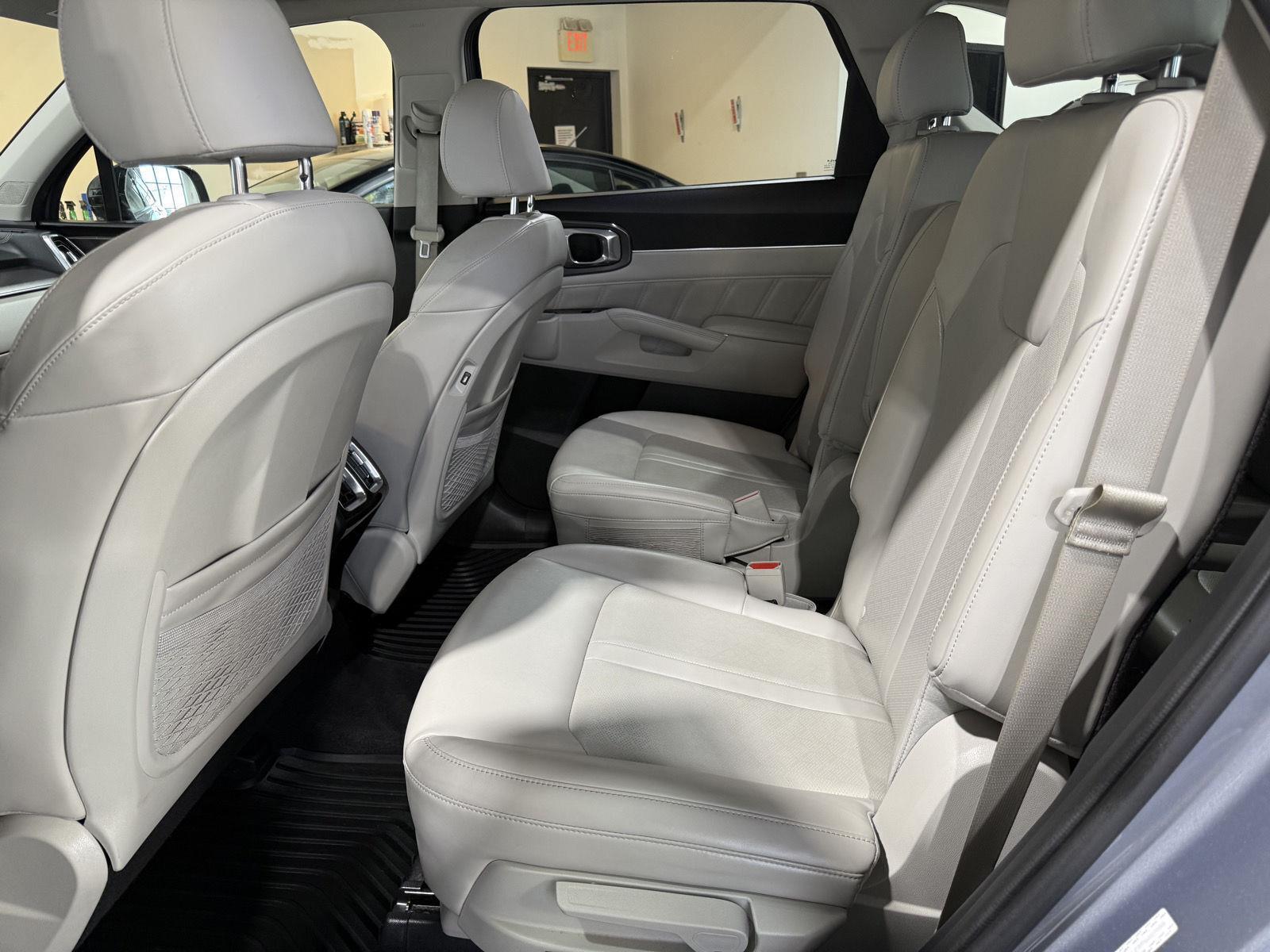Vehicle photo 23