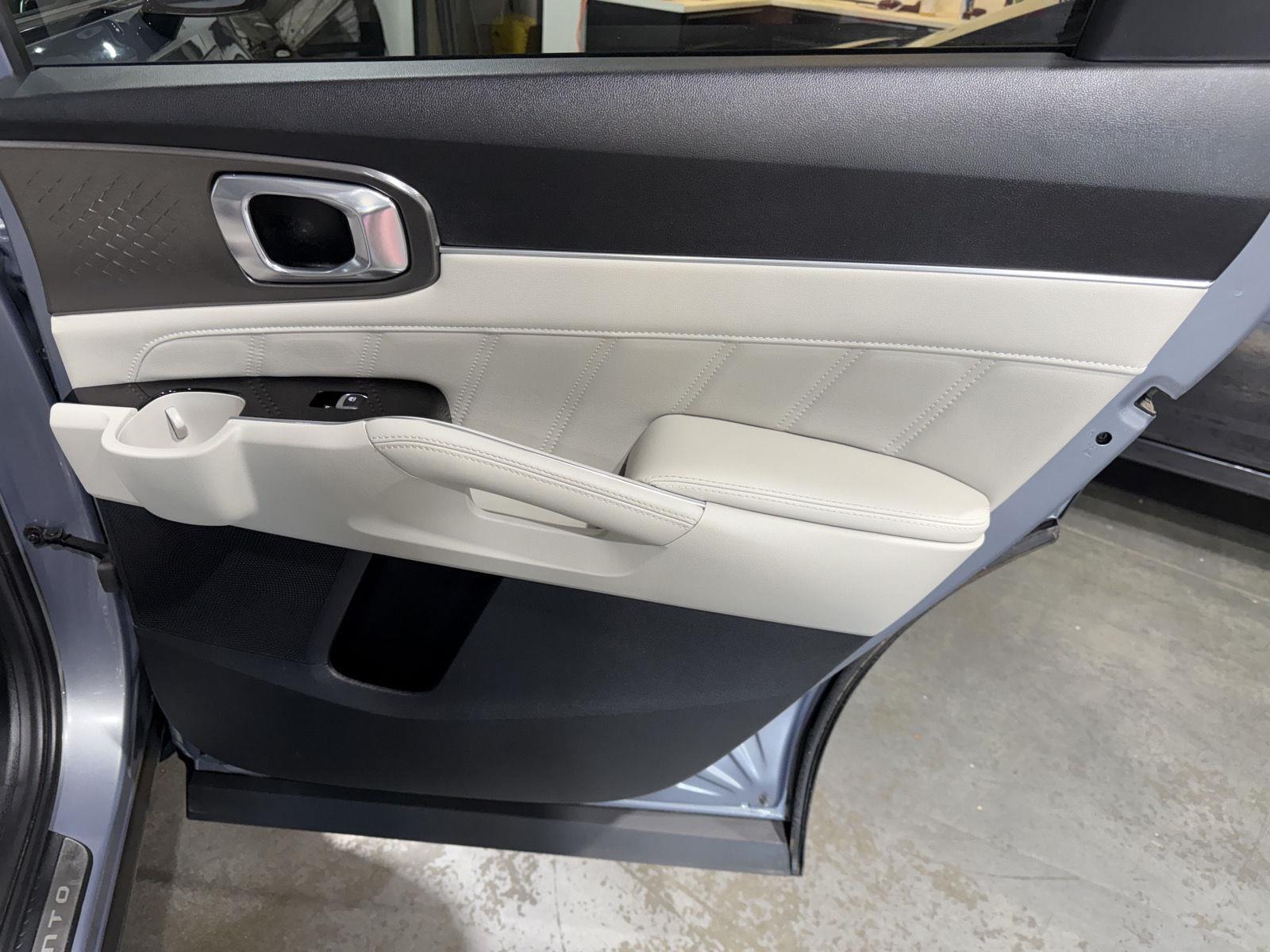 Vehicle photo 25