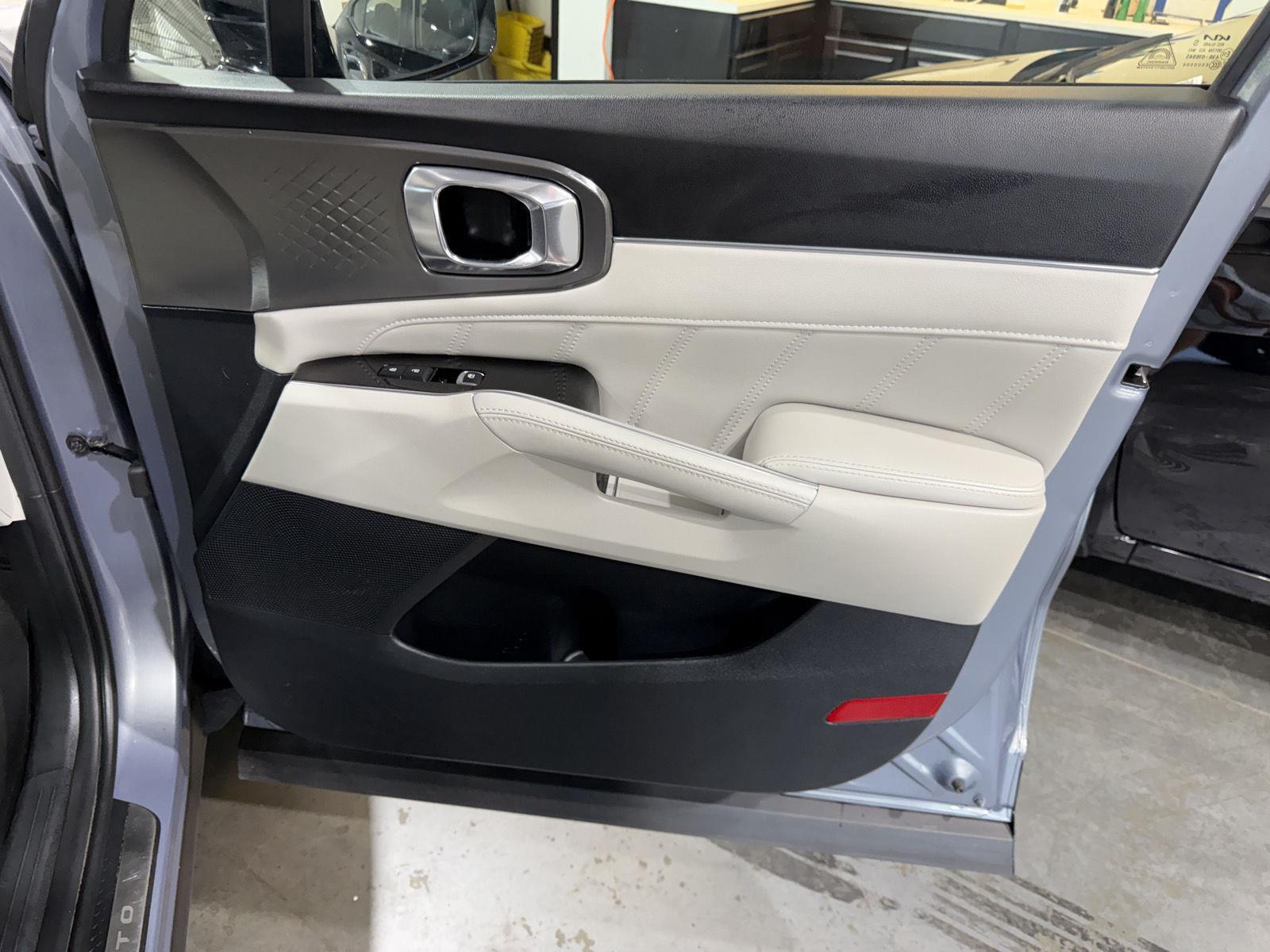 Vehicle photo 26