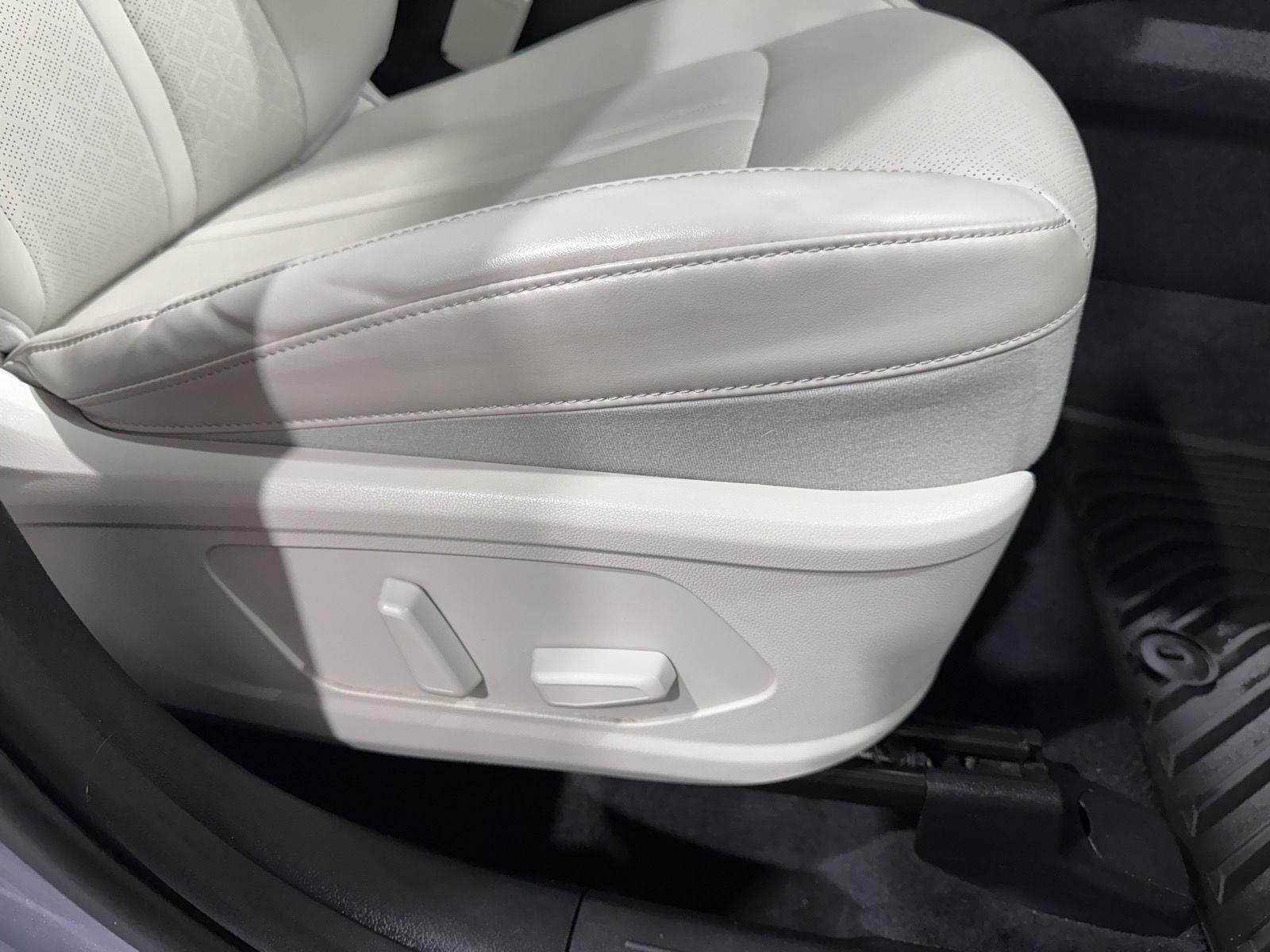 Vehicle photo 28