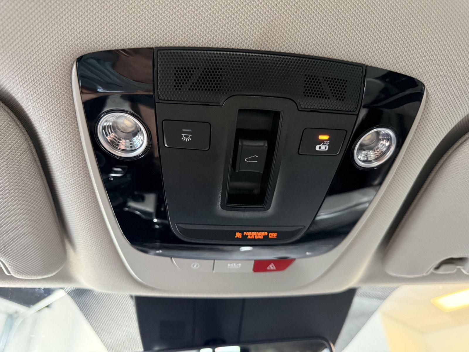Vehicle photo 29