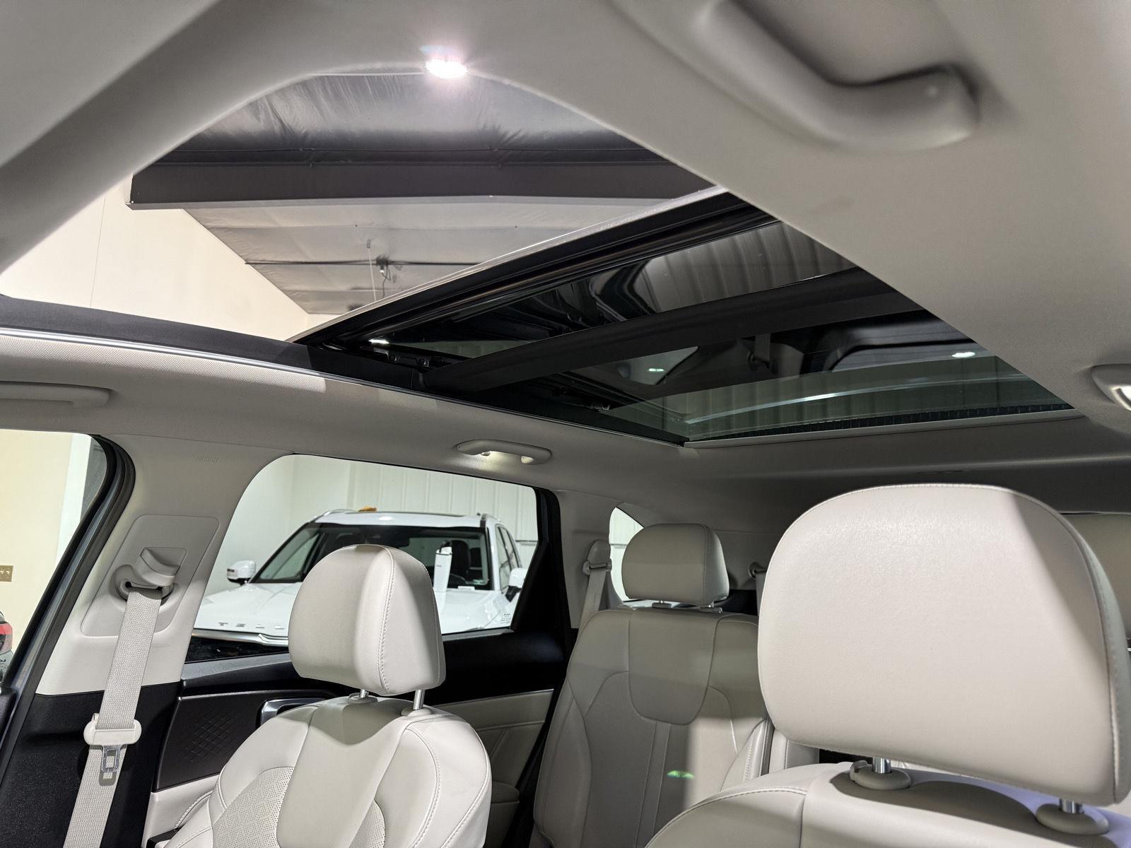 Vehicle photo 30