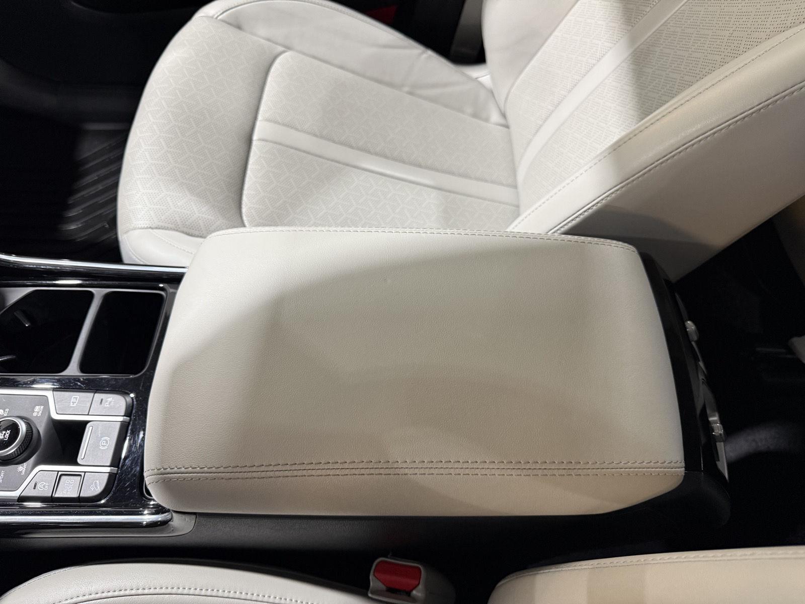 Vehicle photo 34
