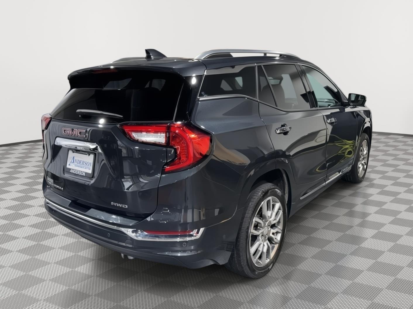 Vehicle photo 7