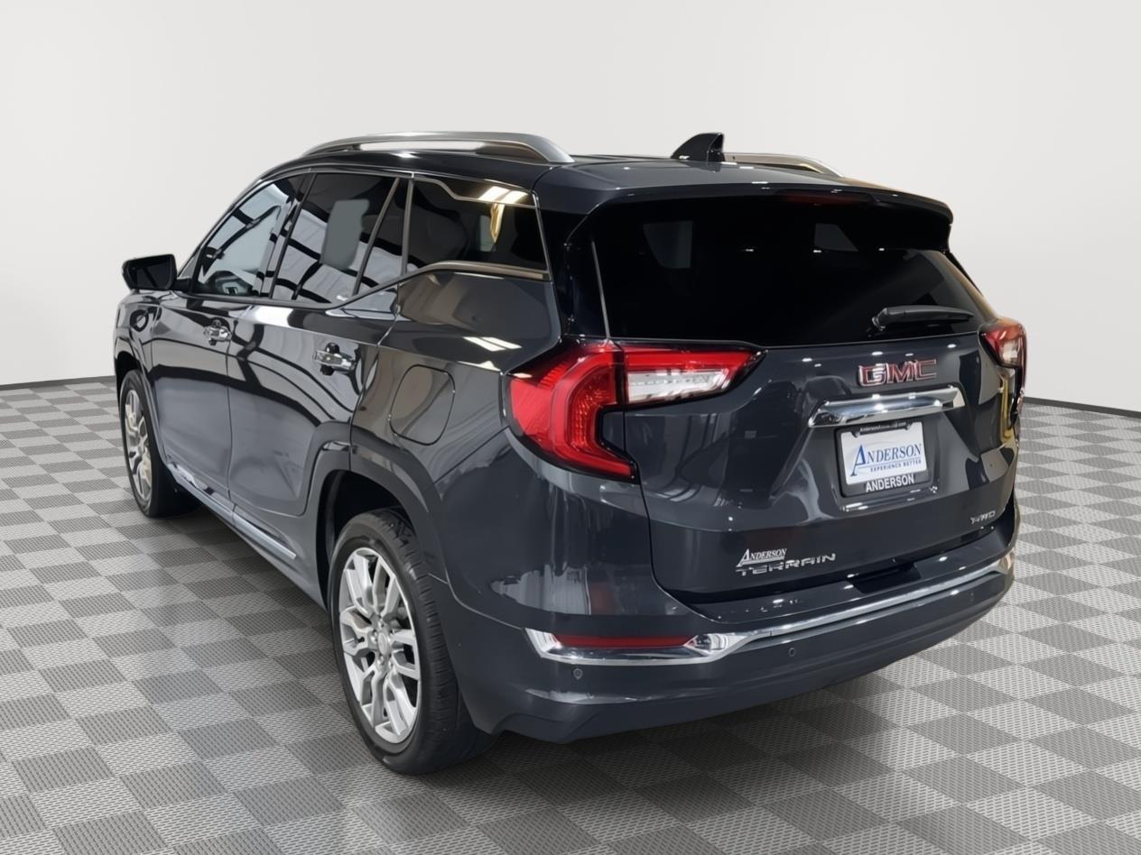 Vehicle photo 9