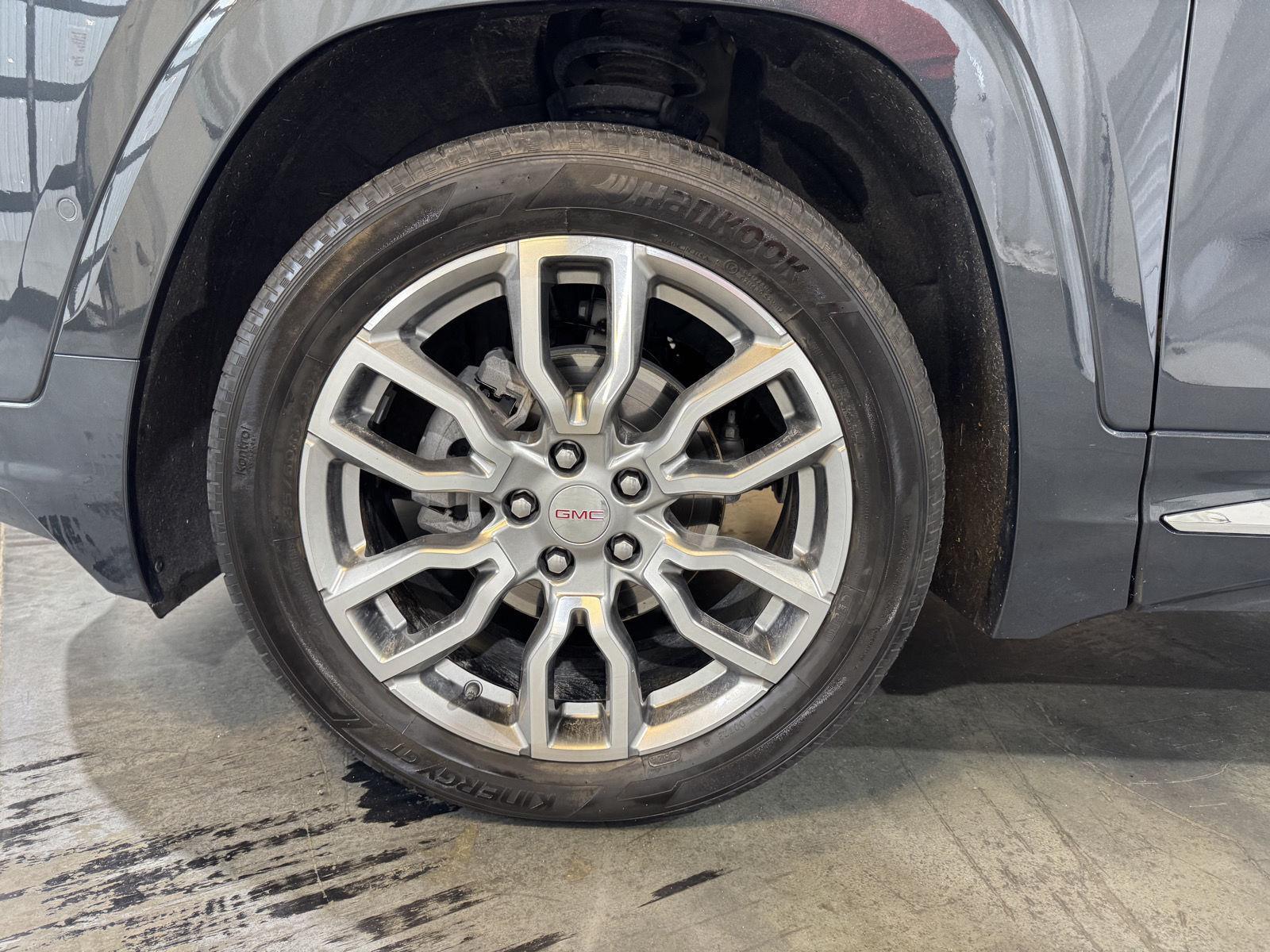 Vehicle photo 10