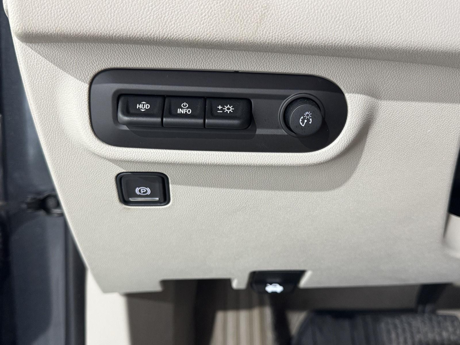 Vehicle photo 16
