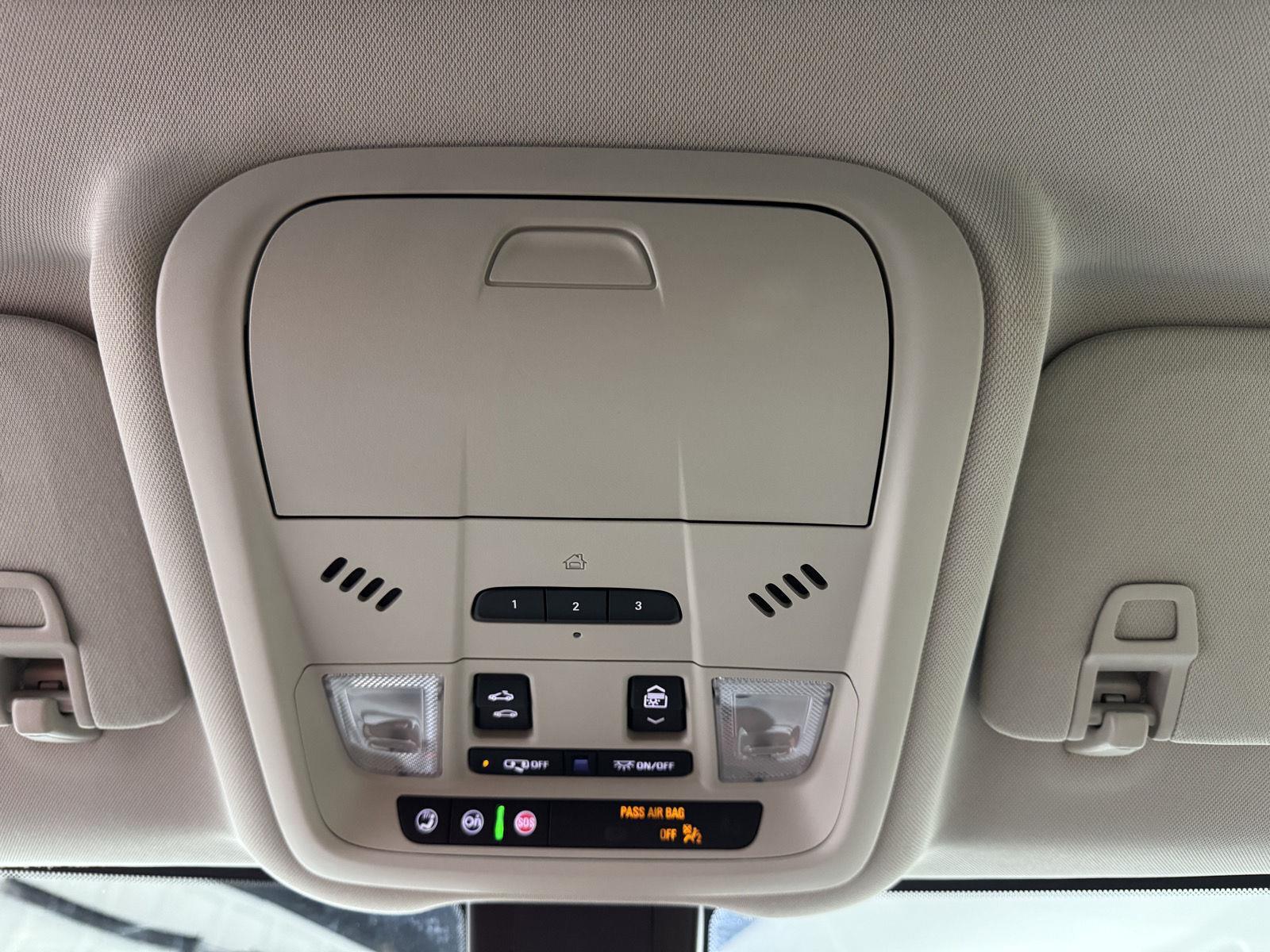 Vehicle photo 28