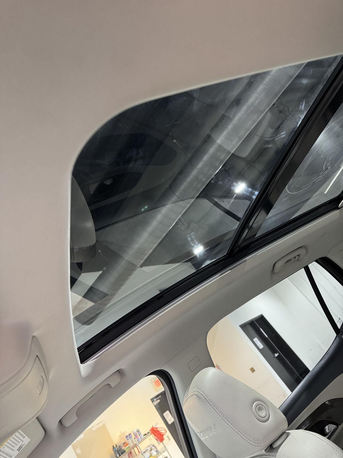 Vehicle photo 29