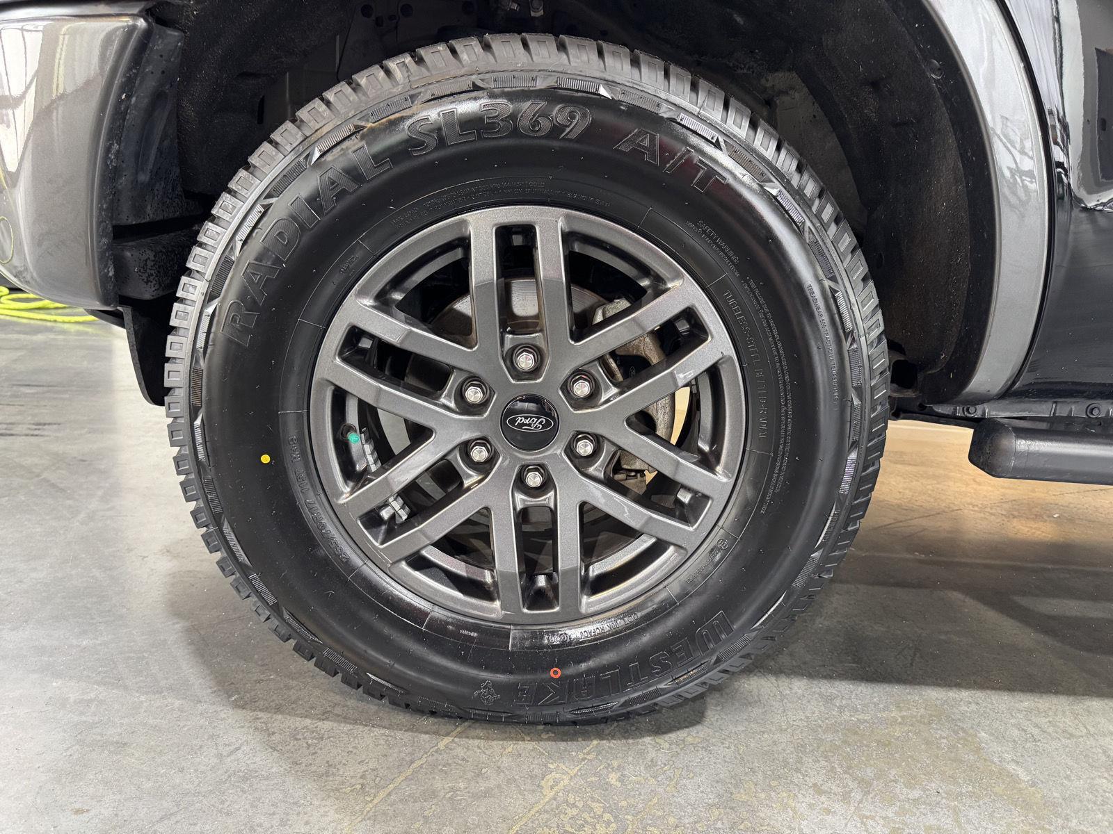 Vehicle photo 10