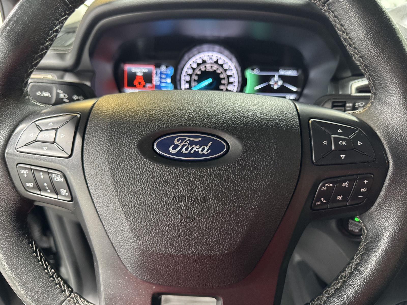 Vehicle photo 12