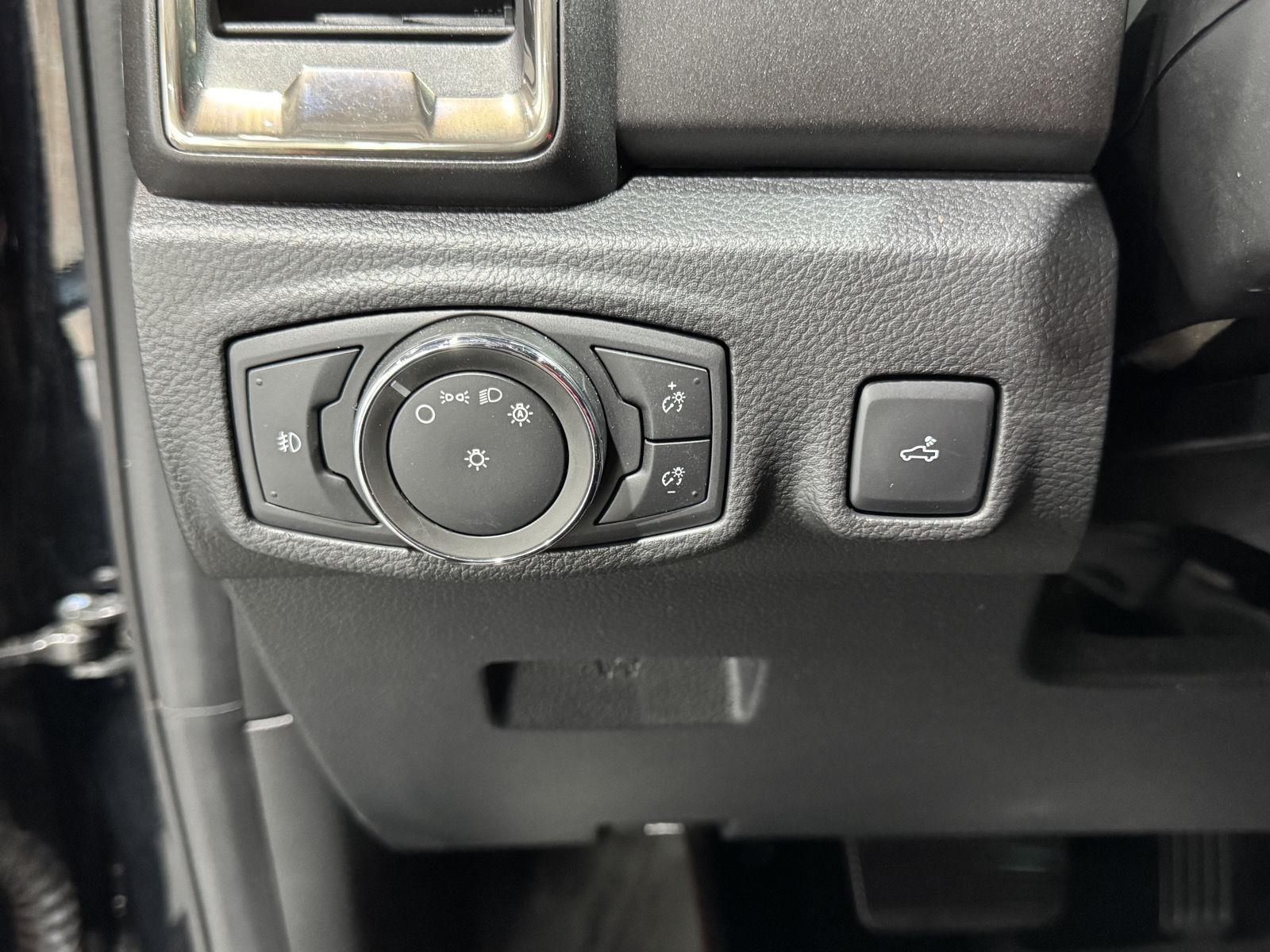 Vehicle photo 15