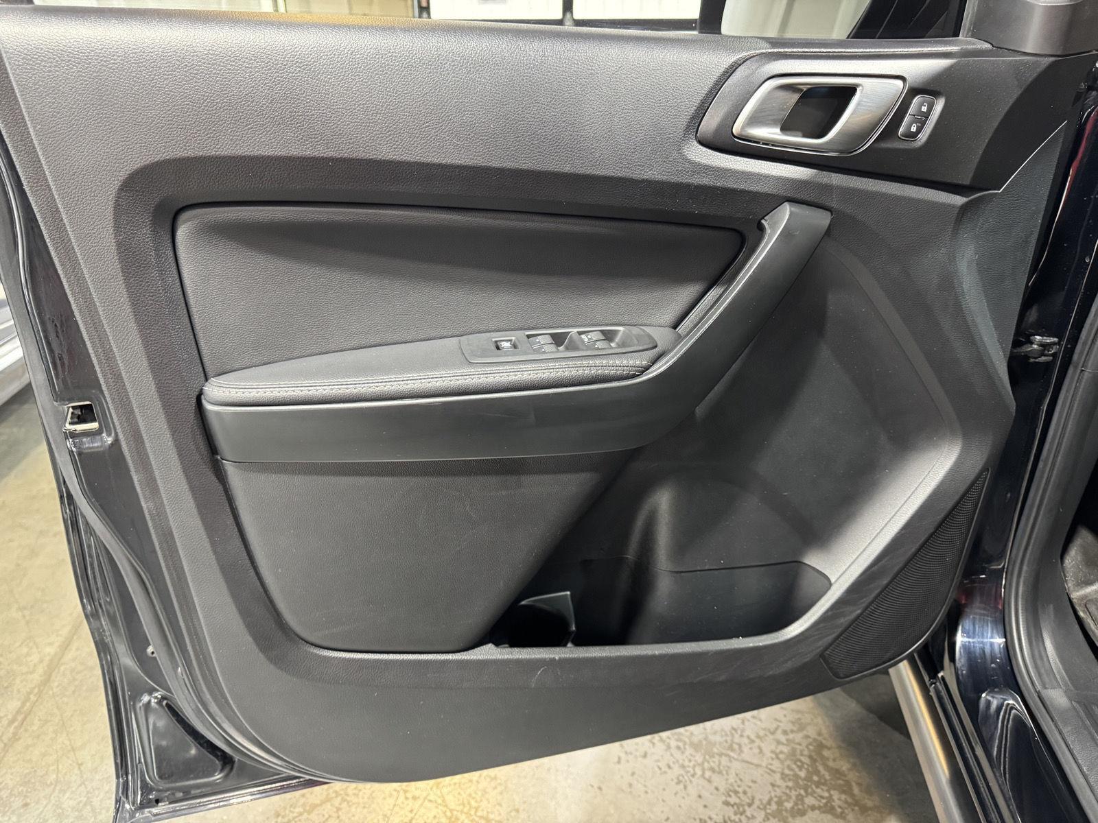 Vehicle photo 16