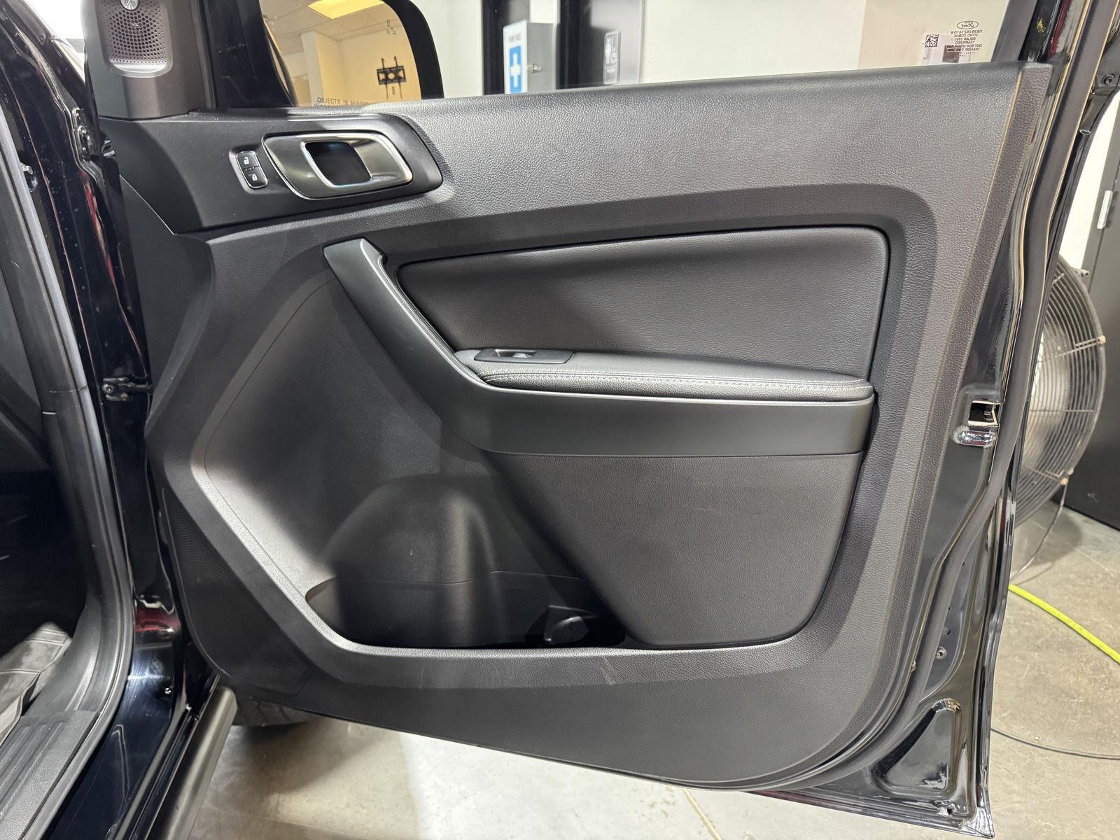 Vehicle photo 19