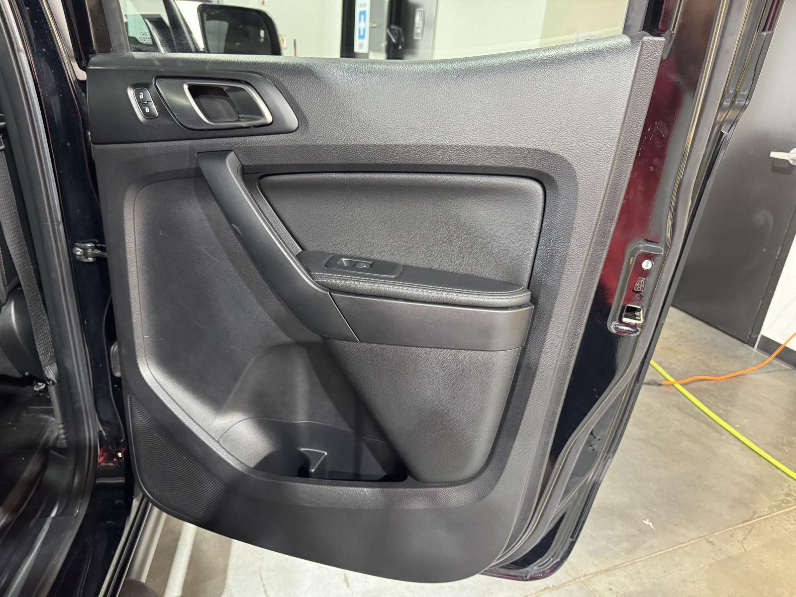 Vehicle photo 23