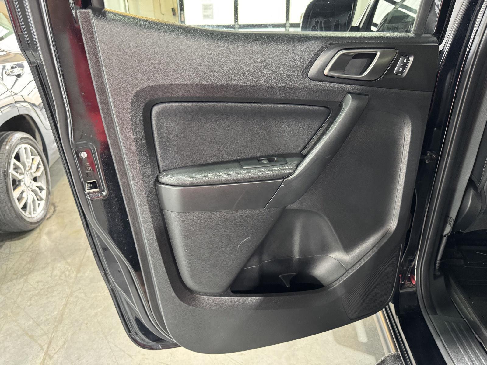 Vehicle photo 25