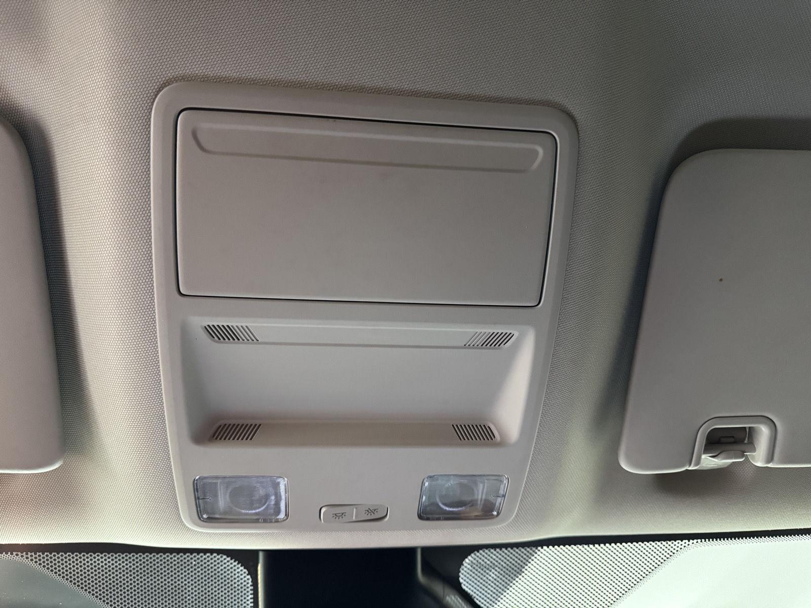 Vehicle photo 27
