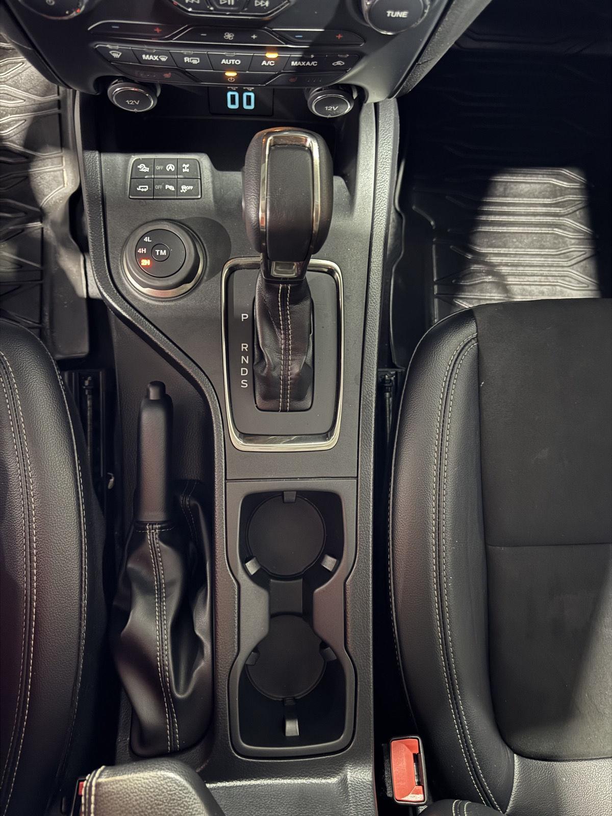 Vehicle photo 31