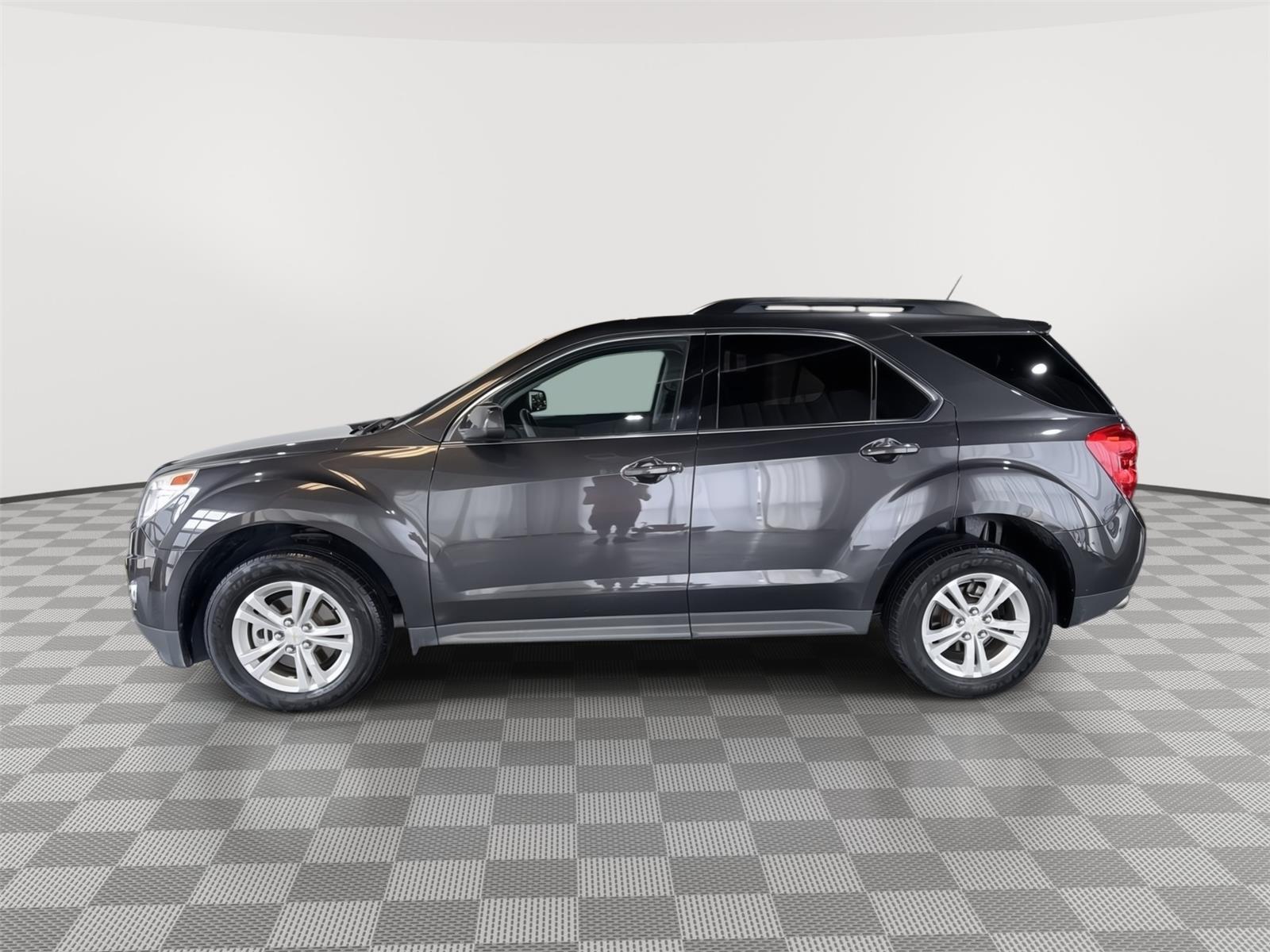 Vehicle photo 2
