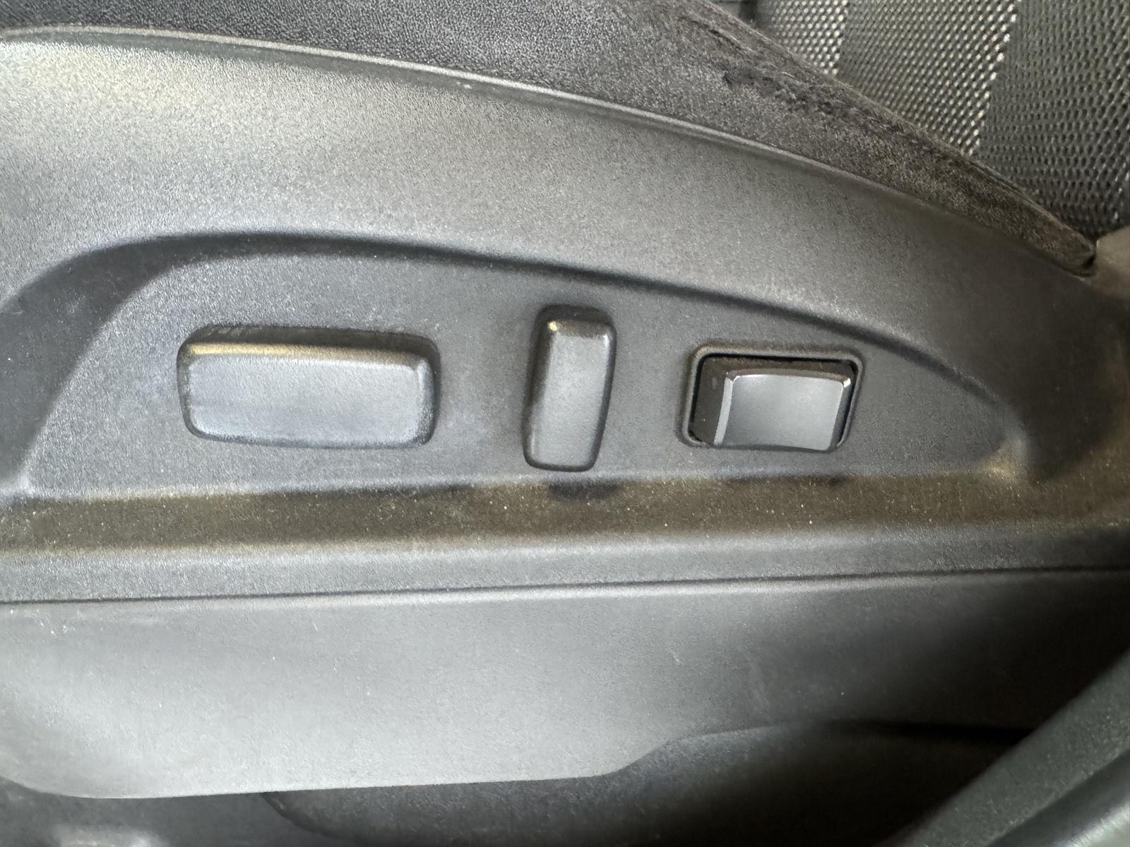 Vehicle photo 18