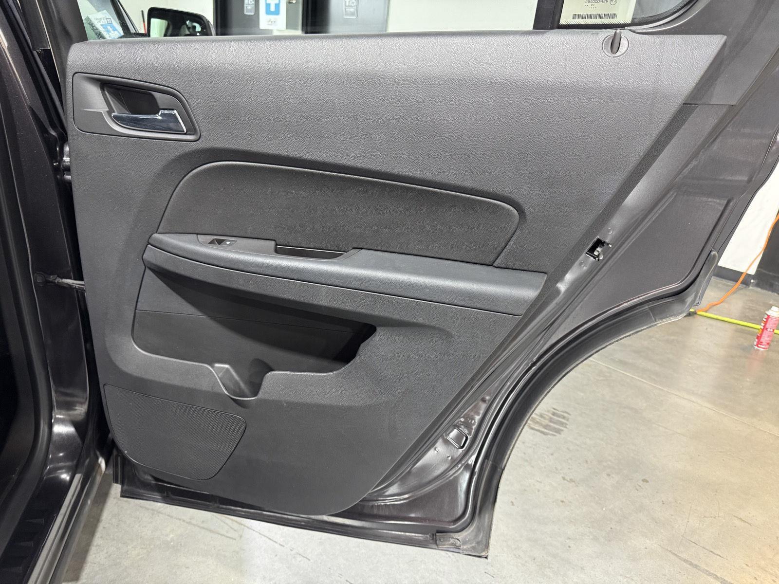 Vehicle photo 23