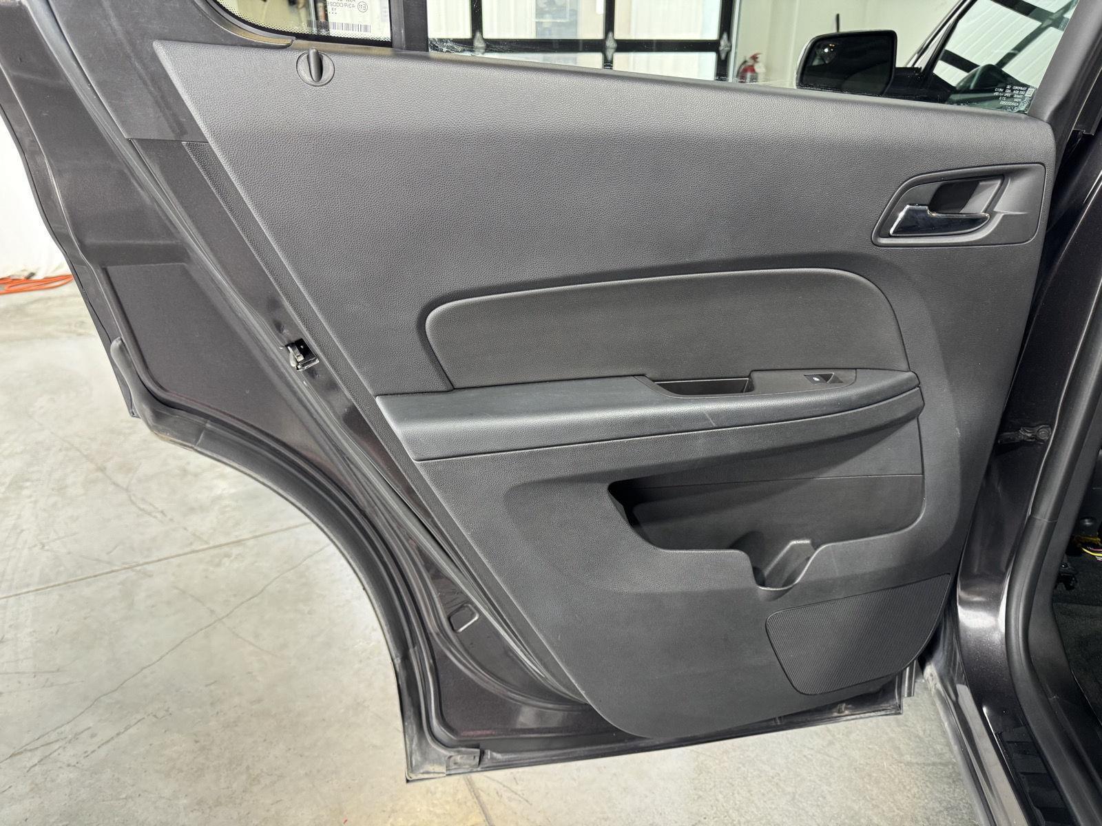 Vehicle photo 25