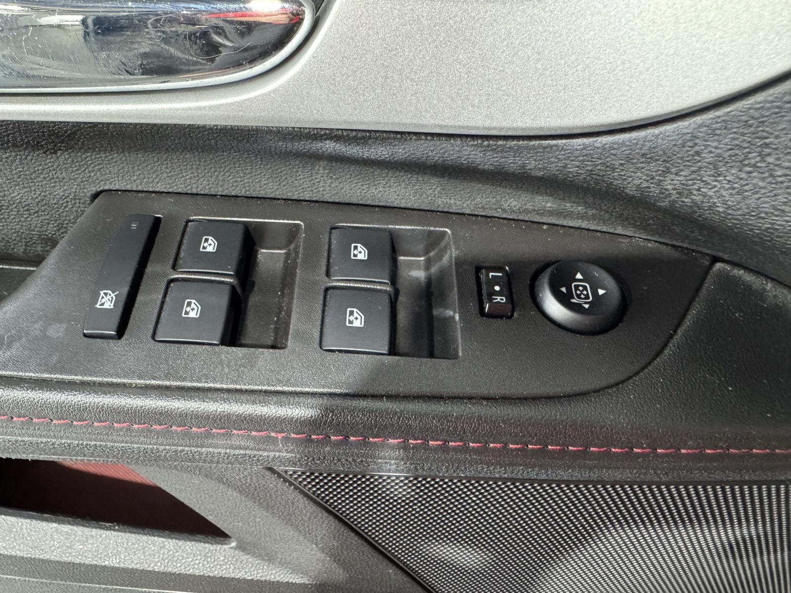 Vehicle photo 35