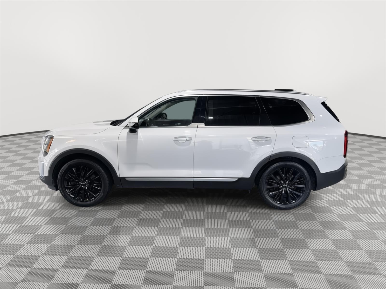 Vehicle photo 2