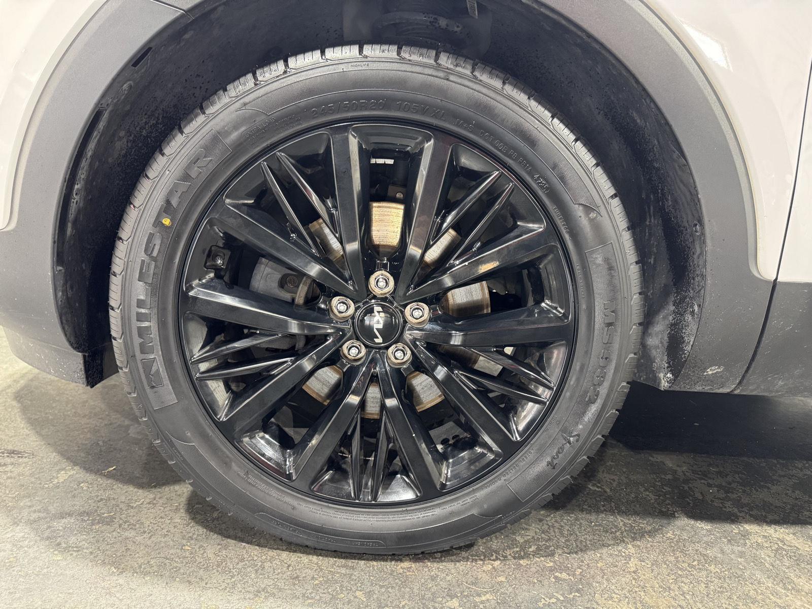 Vehicle photo 10