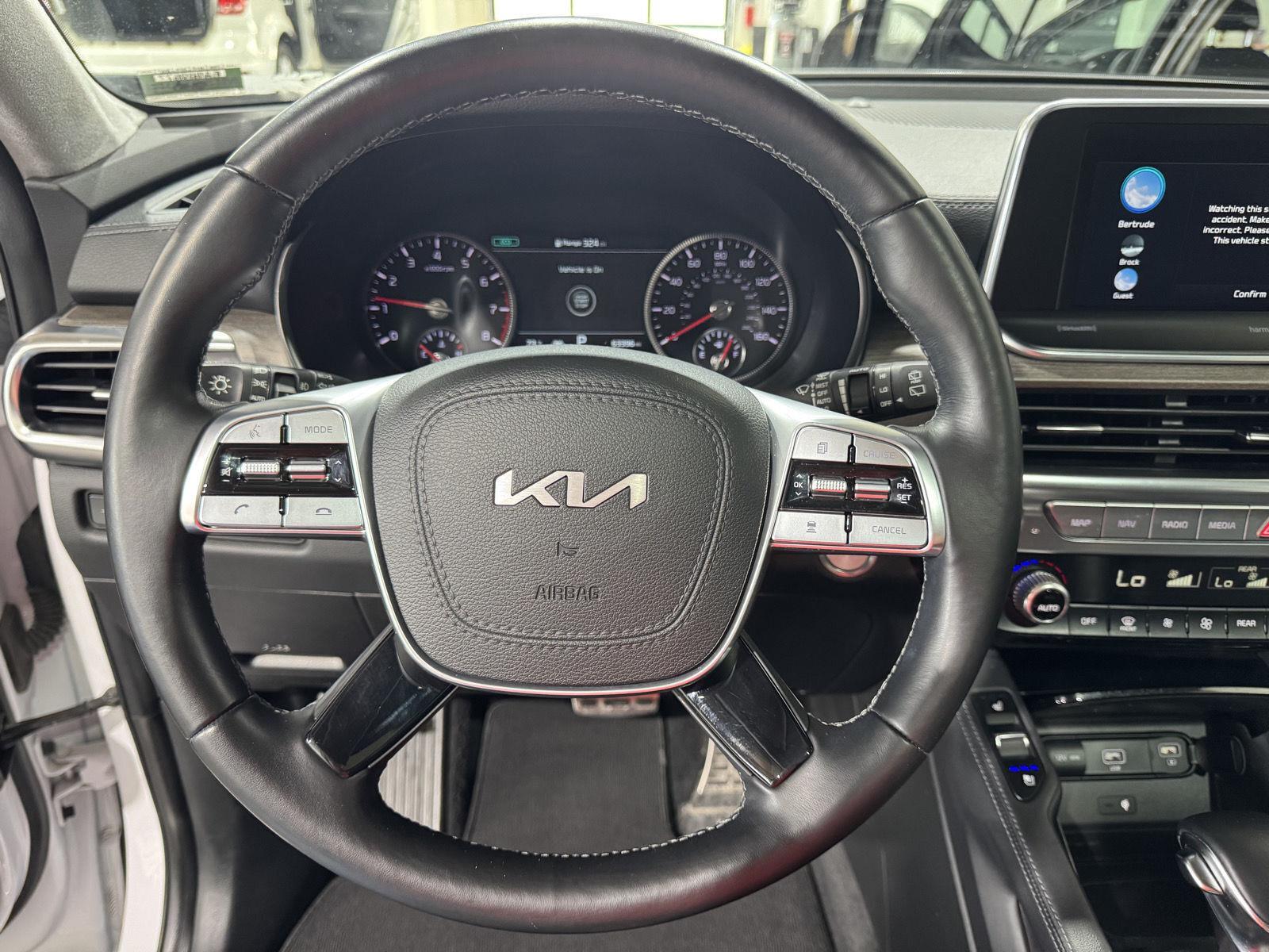 Vehicle photo 12